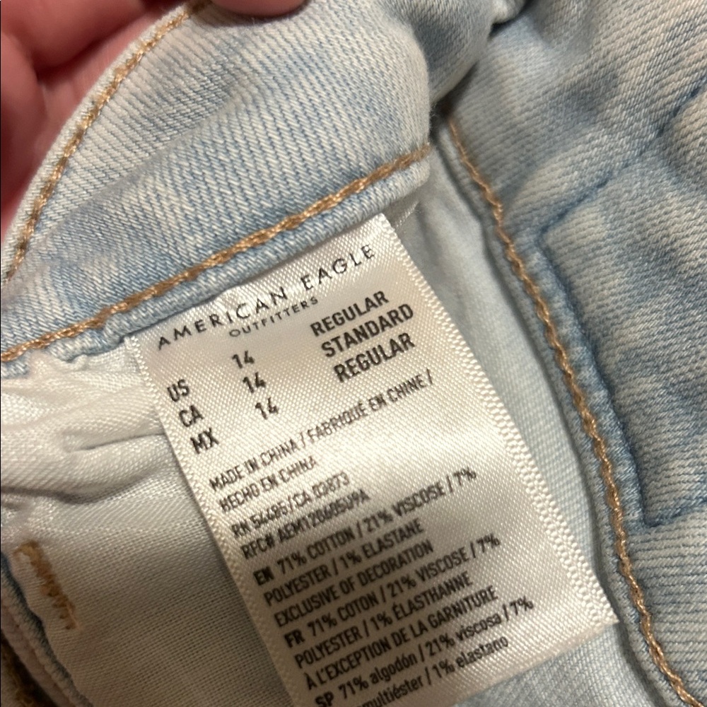 American Eagle Outfitters Light Blue Distressed Boyfriend Jeans - Picture 4 of 6